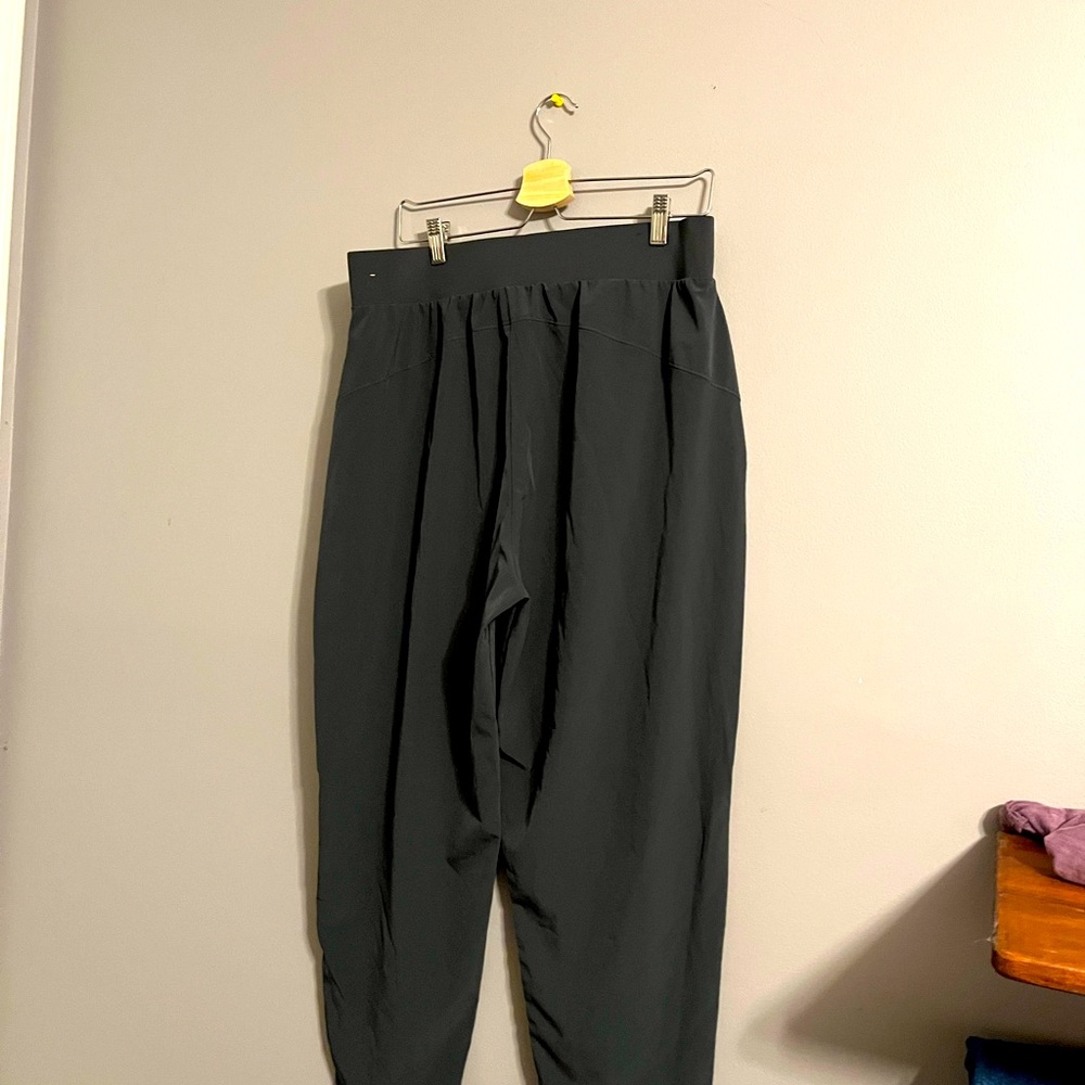 Nike - Women’s Athletic Pants - XL - Never Worn -   Color - Charcoal/Dark Gray